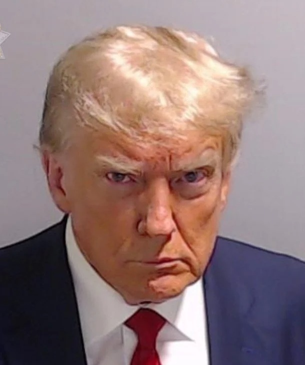 This Is How Trump’s New Presidential Portrait Sparked Controversy After People Noticed One Detail - picture 5