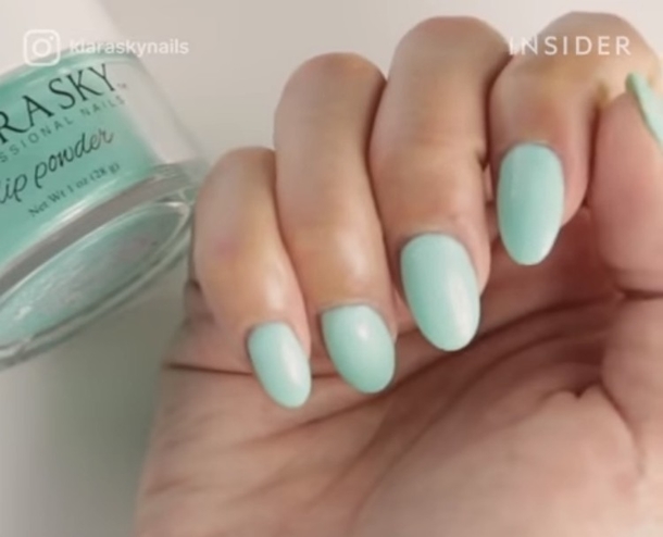 This Is What You Need To Know About the Dip Powder Nail Trend - picture 2