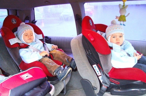 This Is Why Putting A Winter Coat On A Baby Before Putting Them In A Car Seat Can Be Very Dangerous - picture 2