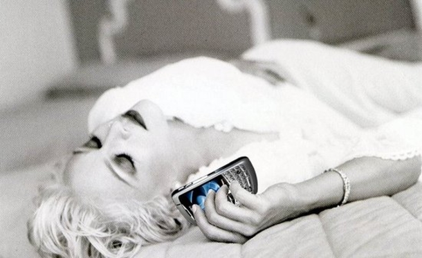 THIS Is Why Sleeping With A Cell Phone Under Your Pillow Is Dangerous... - picture 2