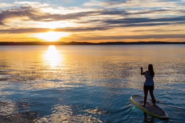 This Massive Lake In Michigan Will Remind You Of A Tropical Caribbean Paradise - picture 3