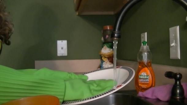 This mother left a glove on top of her preemie baby. The nurses were touched the next day - picture 5