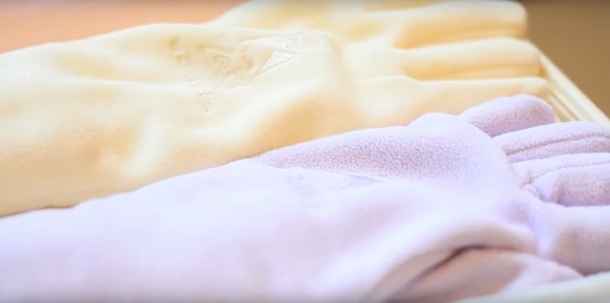 This mother left a glove on top of her preemie baby. The nurses were touched the next day - picture 7