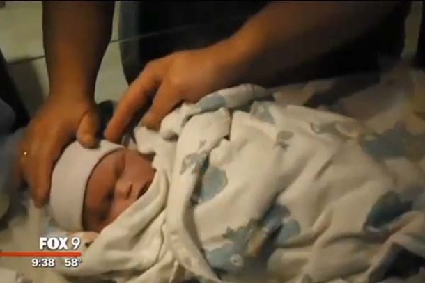 This Mother Sold Her Stillborn Baby's Crib At A Garage Sale. What Happened Next Made Me Cry. - picture 3