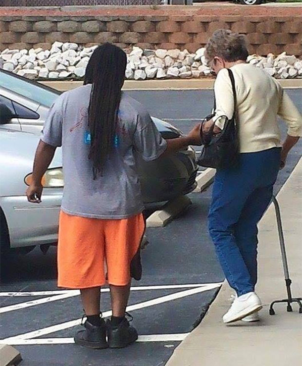 This Photo Received Over 1,000,000 Likes On FB, Look At The Guy In The Shorts And You'll Know Why - picture 2