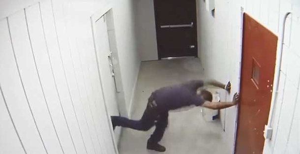 This Store Often Gets Robbed So The Owner Set Up The Ultimate Trap For Thieves - picture 3