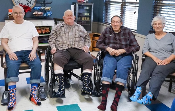 This Teen Chose To Add Some Color And Fun To The Elderly This Holiday Season - picture 4