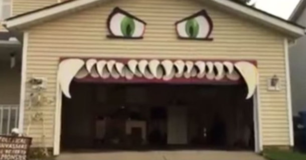 This Will Be One Of The Best Halloween Decorations You'll Ever See. Wait Until The Garage Door Closes - picture 2