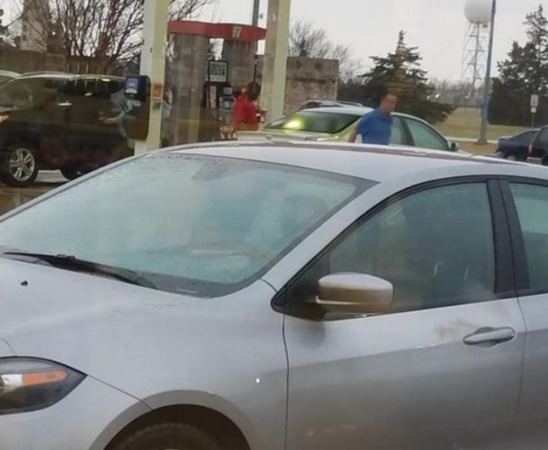 This Worker Followed A Customer To Her Vehicle, And It's A Good Thing I Pulled Out My Phone To Record Him - picture 4