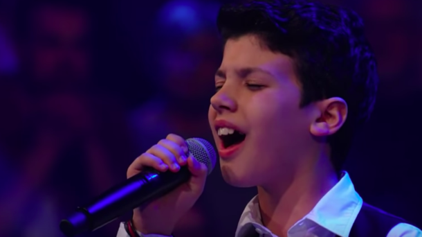 Three Nervous Kids Hit The Stage - When “The Prayer” Begins, The Entire Crowd Gasps - picture 4