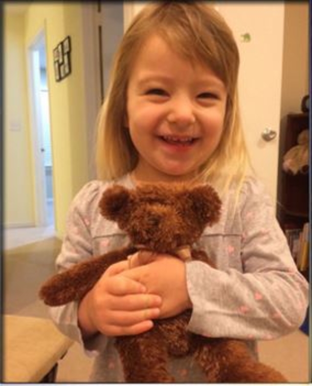 Toddler Waves To The Same Police Officer Every Morning. Then One Day, He Drops Something Into Her Car Seat... - picture 2