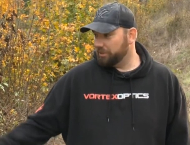 Tow Truck Driver Spots Old Wreck, But As He Steps Closer His Heart Stops - picture 2
