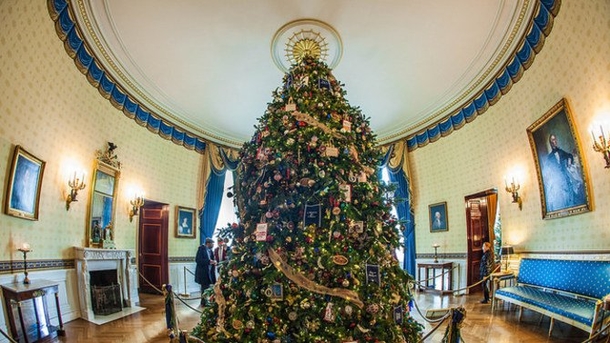 Trump Wants To Bring 'Merry Christmas' Back - picture 2
