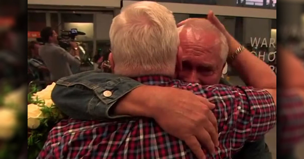 Twin brothers who were separated at birth have finally been reunited 70 years later - picture 2