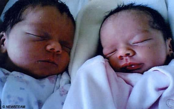 Twin girls have different skin tones, so teachers accuse their Mother of lying about them being sisters - picture 2