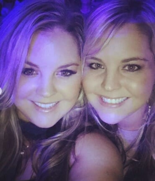 Twin sisters give birth on the same day at the same hospital, what a miracle! - picture 3