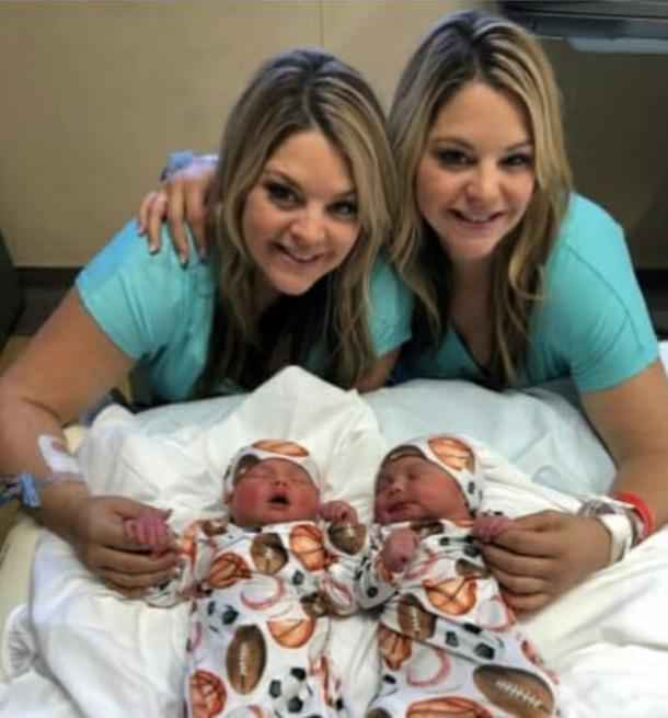 Twin sisters give birth on the same day at the same hospital, what a miracle! - picture 6