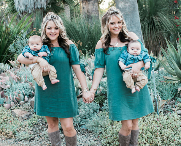 Twin sisters give birth on the same day at the same hospital, what a miracle! - picture 9