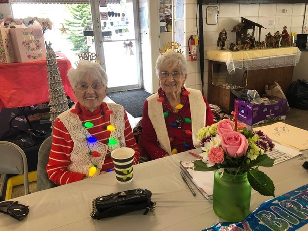 Twins sisters celebrate their 100th birthday with each together – gave up their lives to live last years together - picture 2