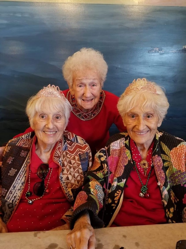 Twins sisters celebrate their 100th birthday with each together – gave up their lives to live last years together - picture 3