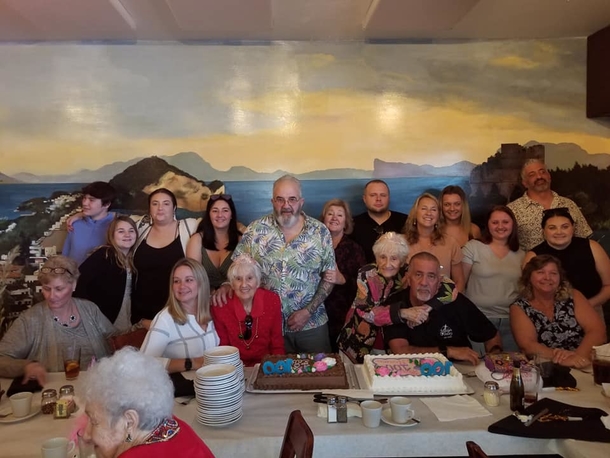 Twins sisters celebrate their 100th birthday with each together – gave up their lives to live last years together - picture 4