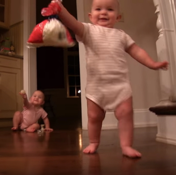 Twins Steal Handful Of Marshmallows From Kitchen. What They Do Next Is Going Viral Right Now - picture 4