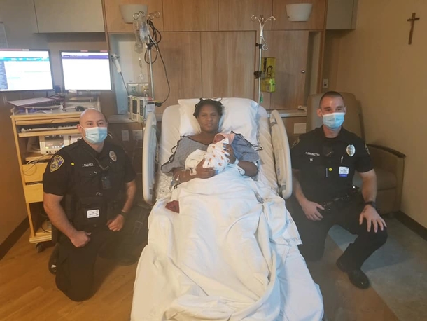 Two cops deliver baby in parking lot when Mother can’t make it to hospital - picture 3