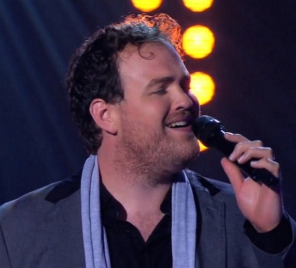 Two Men Get On Stage For An Amazing Performance; This Rendition Of "You Raise Me Up" Mesmerized The Crowd - picture 3