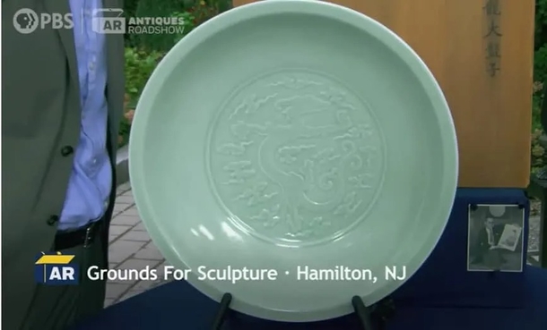 Unexpected treasure: Woman discovers priceless porcelain antique under her bed - picture 2