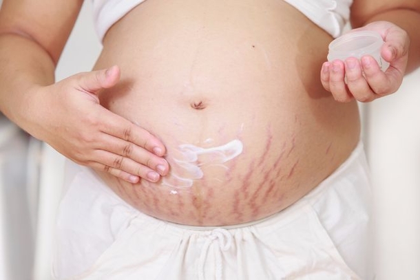 Use Plastic Wrap And Vicks VapoRub To Tighten Your Tummy, Here's How - picture 5