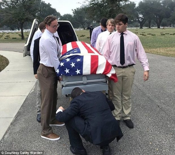 Veteran Dies, Funeral Home Stunned To See What Six Teens Did With His Body - picture 2
