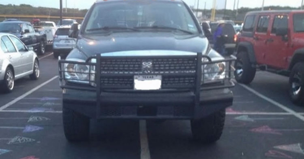 Video: He Thinks He’s Entitled To Take Up 4 Spots At Once, Finds Out What Karma Means - picture 2