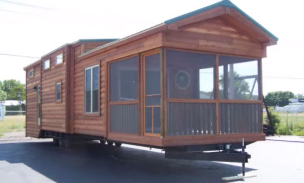 Video: I Was Impressed to Learn This Tiny Cabin Comfortably Fits 6 People. Would You Ever Live Here? - picture 2
