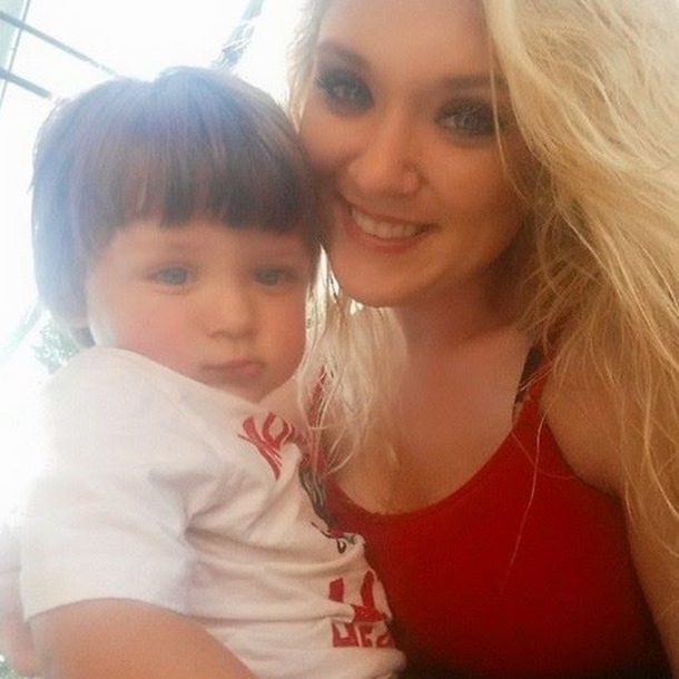 Waffle House Server Grabs Shift For Extra Cash, Man’s Tip Leaves Her ‘Sick’ - picture 2
