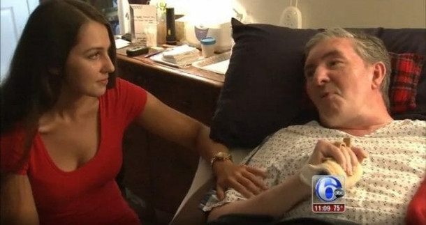 Waitress does good deed for tired firemen, they return later & she drops tears - picture 5