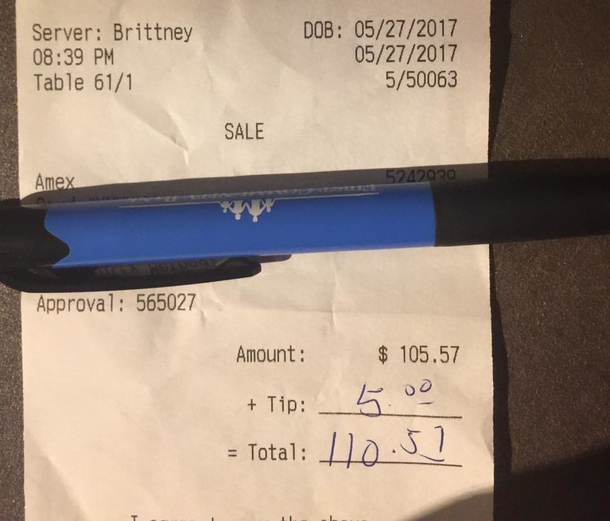 Waitress gives an epic response after receiving $5 tip on $100+ meal - picture 3
