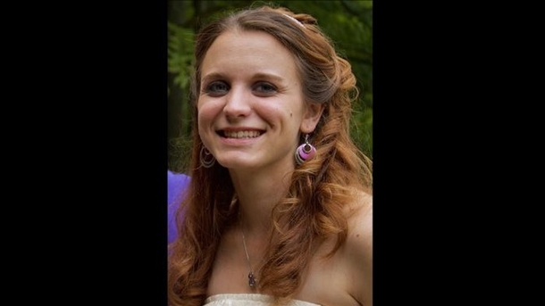 Waitress Senses Something 'Off' About Teen Girls Applying For Jobs, Makes Shocking Discovery - picture 2