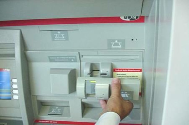 Watch Out For THIS The Next Time You Use The ATM. Scammers Are Using A New Trick To Steal Your Info. - picture 5