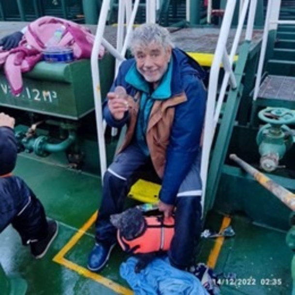 When 2 Men And A Dog Are Lost At Sea After A Storm, Help Arrives From Unlikely Source - picture 4