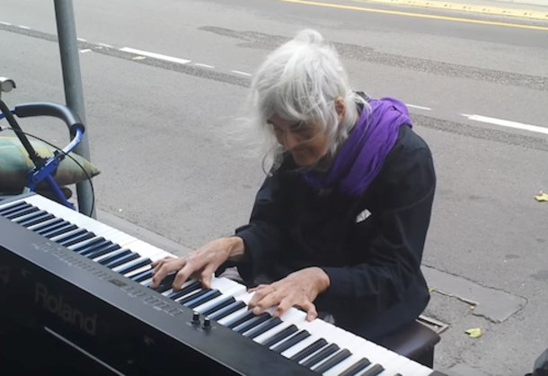 When A Elderly Woman Starts To Play Piano On The Street, Will Brighten Any Day! - picture 3