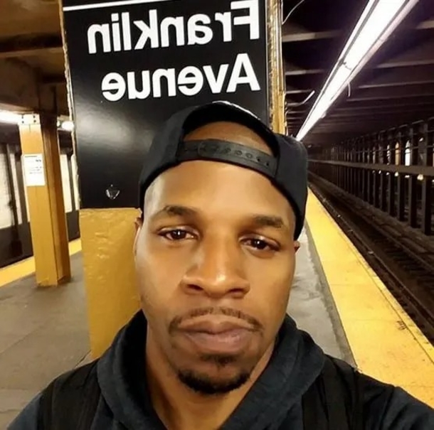 When three strangers began following a woman, she approached a man, gave him a hug, and whispered 'help' in his ear - picture 5