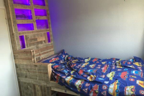 Why Buy a Bed When You Can Make One out of Pallets? Here Are 11 Genius Designs to Inspire You. - picture 11