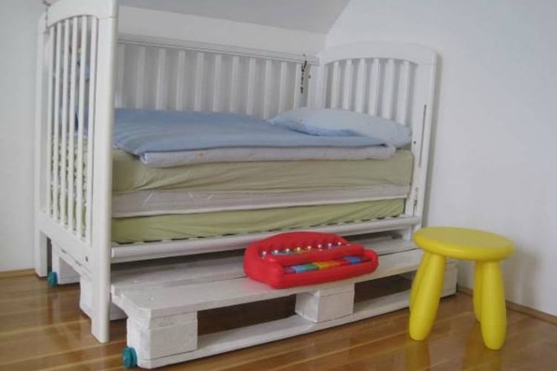 Why Buy a Bed When You Can Make One out of Pallets? Here Are 11 Genius Designs to Inspire You. - picture 13