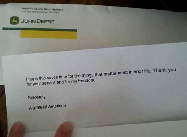 Wife of disabled veteran sees him in tears, then finds out what his neighbor has done - picture 3