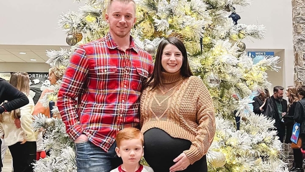 Wife passes away less than 2 weeks after welcoming daughter. "There's no replacing her," says husband. - picture 2