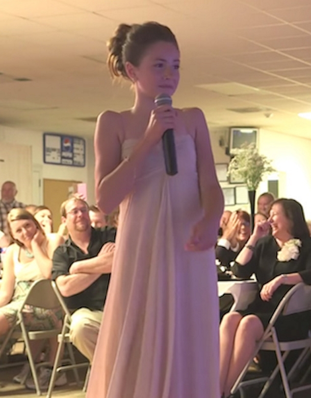 Woman At Wedding Tells Everyone To Start Recording And Gives Them A Performance They'll Never Forget - picture 3