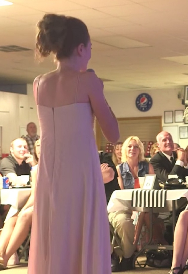 Woman At Wedding Tells Everyone To Start Recording And Gives Them A Performance They'll Never Forget - picture 4