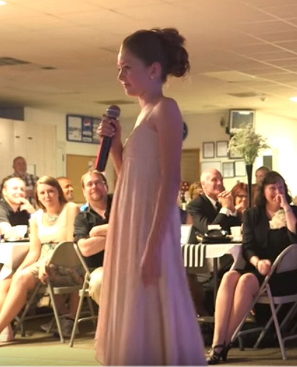 Woman At Wedding Tells Everyone To Start Recording And Gives Them A Performance They'll Never Forget - picture 5