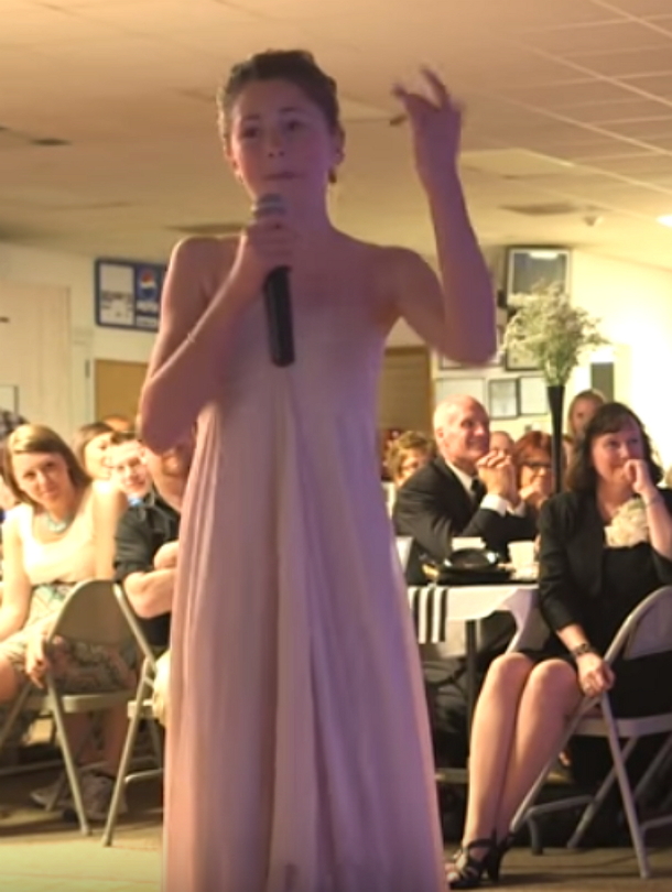 Woman At Wedding Tells Everyone To Start Recording And Gives Them A Performance They'll Never Forget - picture 6