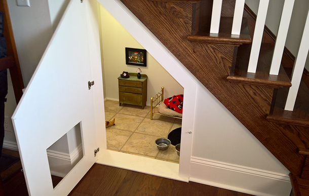 Woman Built Her Dog A Bedroom Under The Stairs The Results & Details Are Impressive - picture 6